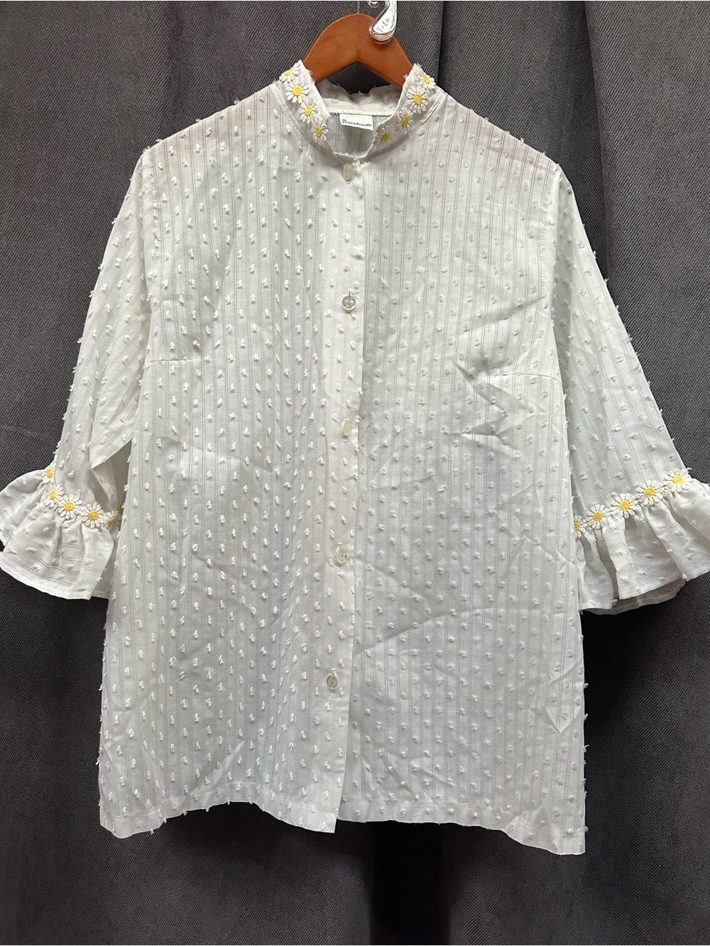 Vintage blouse with daisies trim cottagecore
